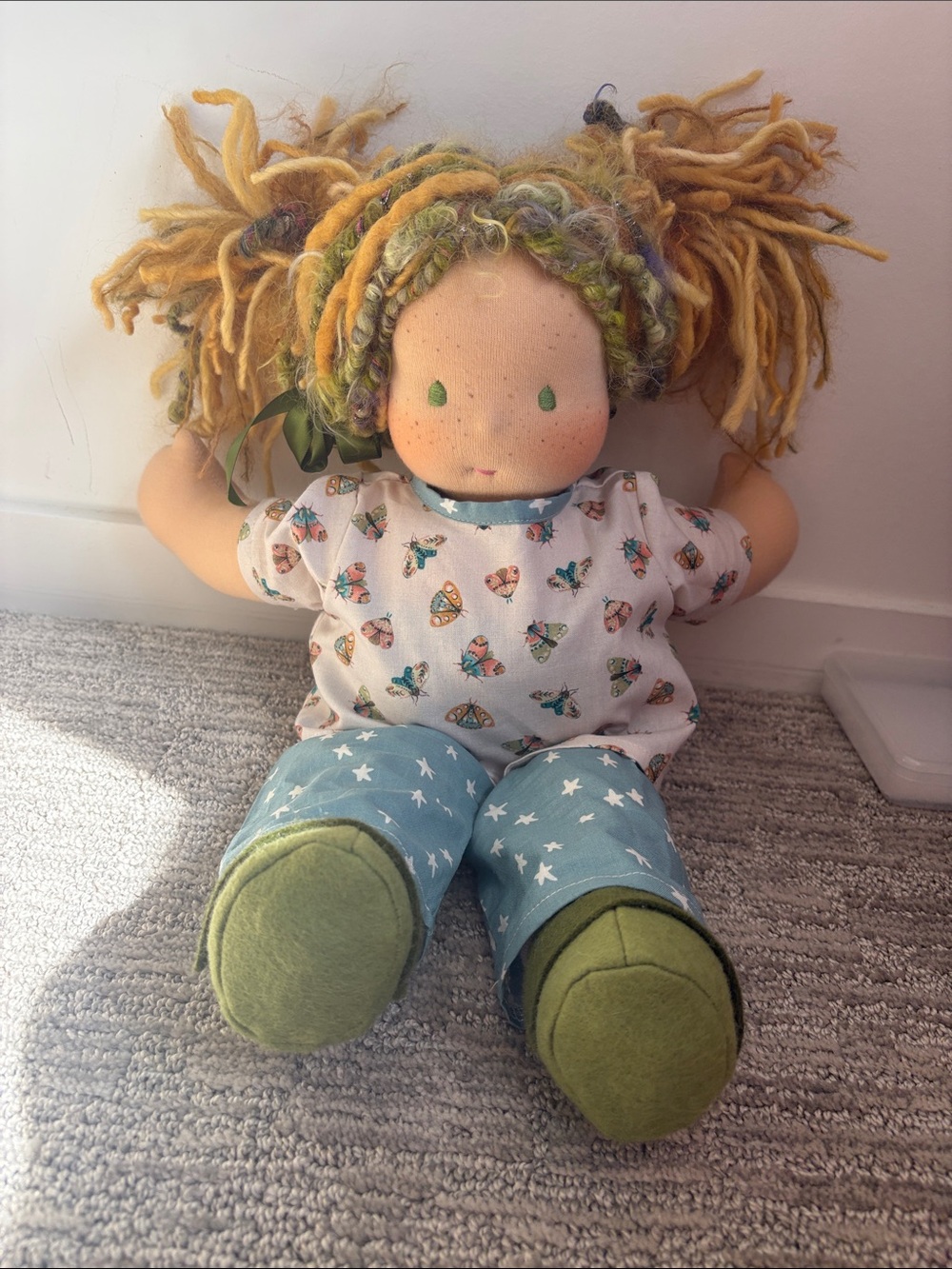 Bamboletta Sitting Friend